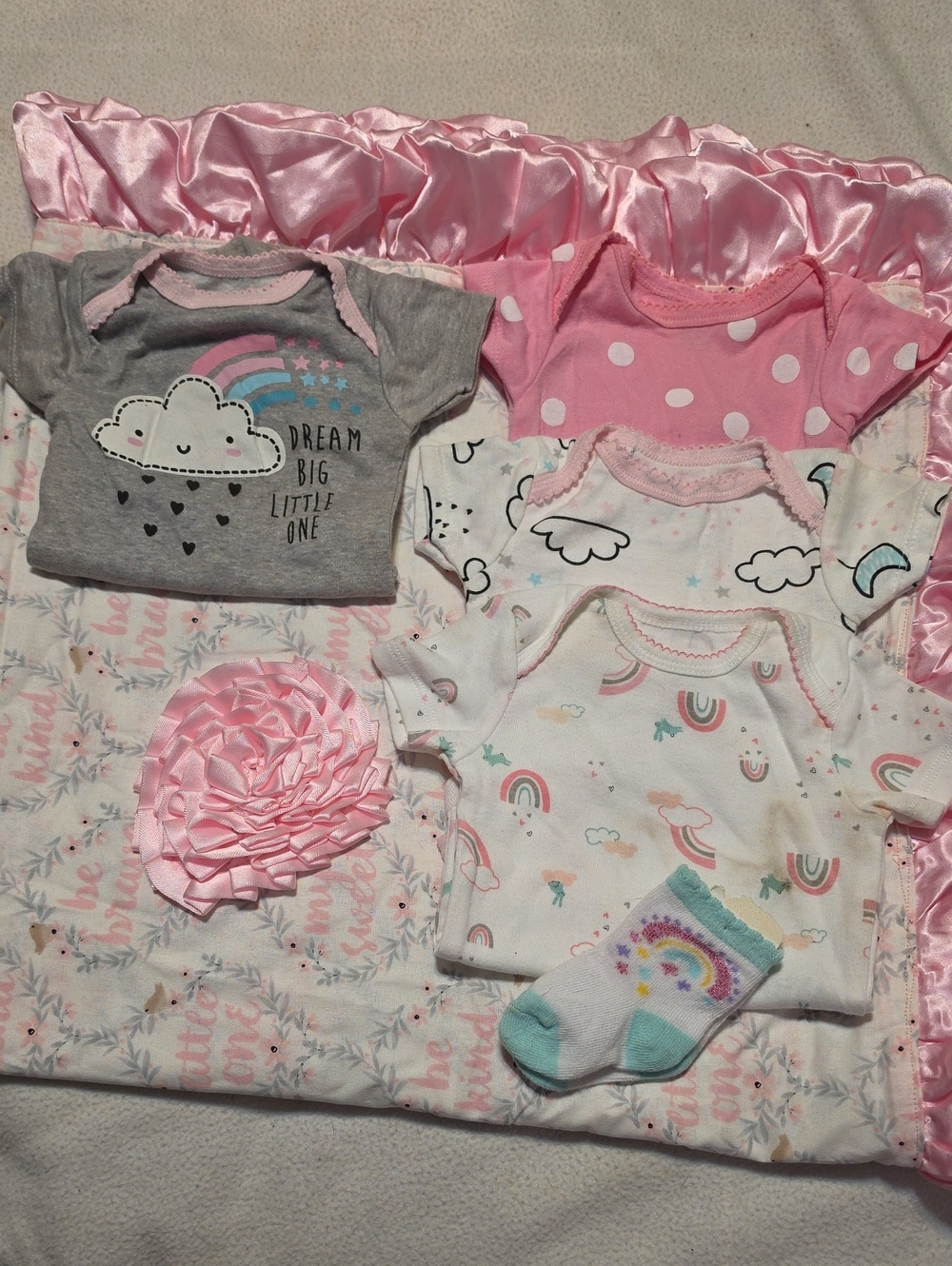 GERBERS 0-3M Baby Girl Short Sl. Onesie  - Pink, Gray, White, Blanket & Pr Socks